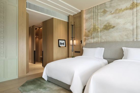 Dusit Thani Bangkok:  Deluxe Corner