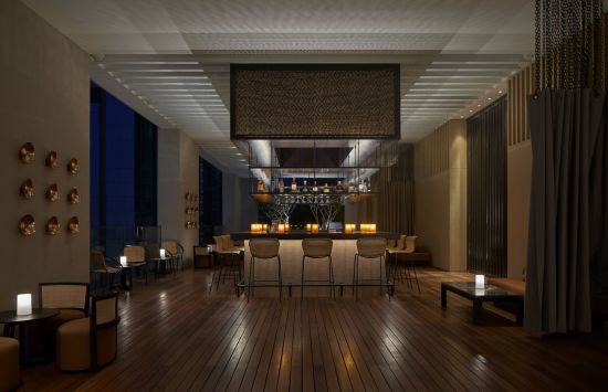 The RuMa Hotel and Residences à Kuala Lumpur: SANTAI Pool Bar & Lounge