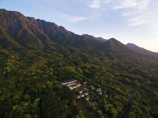 Sankara Hotel & Spa à Yakushima:  Sankara view from above