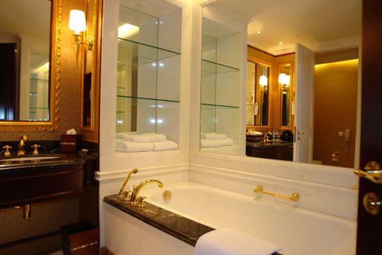 Grand Central Hotel Shanghai:  Deluxe | Bathroom
