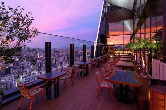 Centara Grand Hotel Osaka:  Crudo Deck Bar