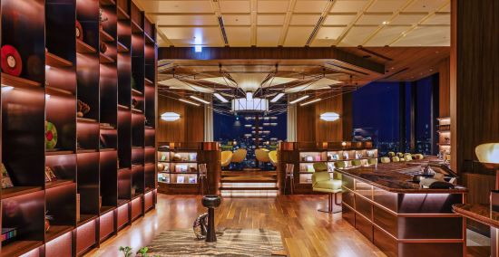 Centara Grand Hotel Osaka:  Smoke and Spin Lounge