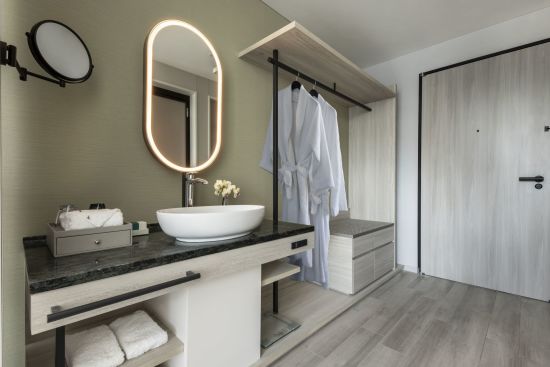 Centara Grand Hotel Osaka:  Superior | bathroom