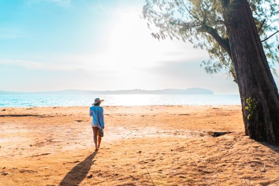 JATI Koh Russey:  walking on the natural beach