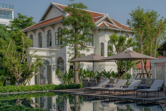 Souphattra Heritage Vientiane:  Swimmingpool