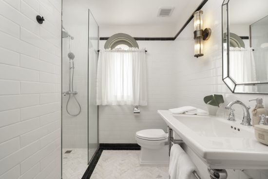 Souphattra Heritage Vientiane:  Heritage Executive | bathroom