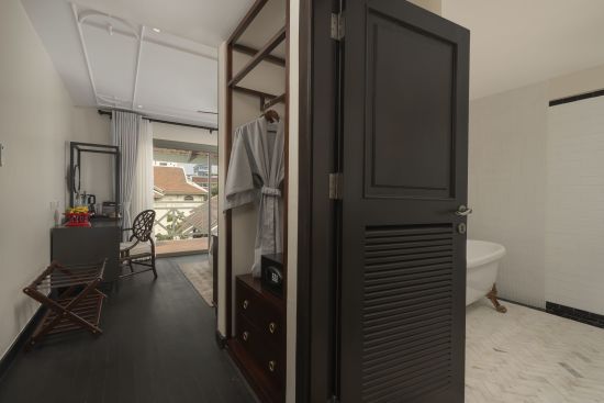 Souphattra Heritage Vientiane:  Heritage Executive | bathroom