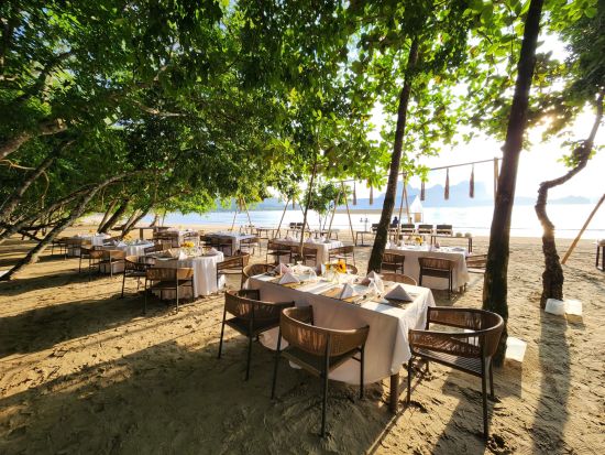 Seda Lio in Palawan:  Barbecue at the Beach