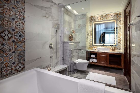 Peridot Grand Luxury Boutique Hotel in Hanoi:  Premier Deluxe | bathroom
