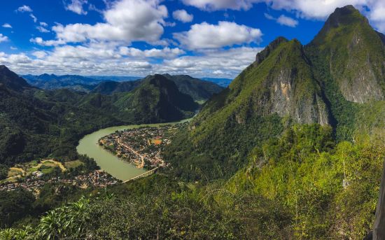 Überland von Laos nach Vietnam ab Luang Prabang: Viewpoint over Nong Khiaw