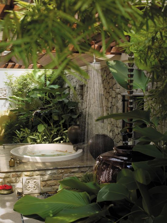 Shangri-La's Rasa Sayang Resort & Spa à Penang:  CHI, The Spa - Villa Garden Bath and Shower 
