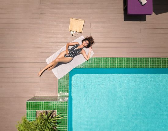 Baitong Hotel & Resort à Phnom Penh:  Deck swimmingpool