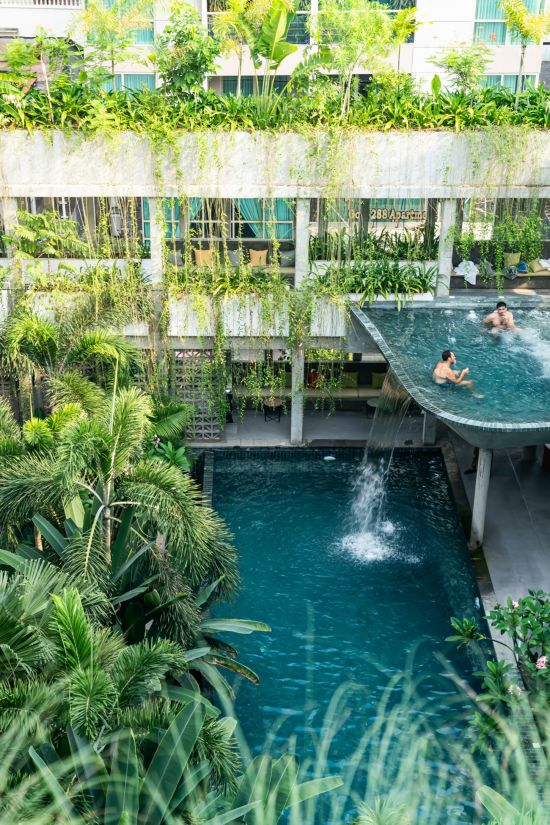 Baitong Hotel & Resort à Phnom Penh:  Forest swimmingpool