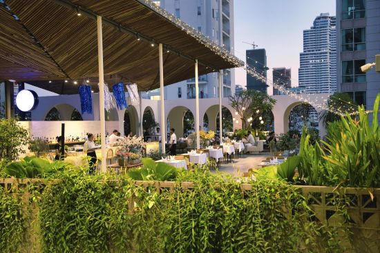 Baitong Hotel & Resort à Phnom Penh:  Lantern Restaurant & Bar