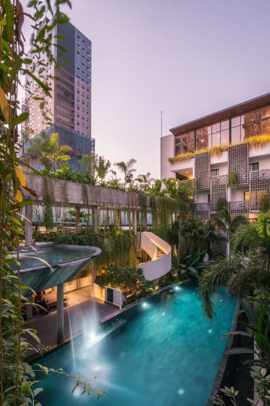 Baitong Hotel & Resort à Phnom Penh:  Forest swimmingpool