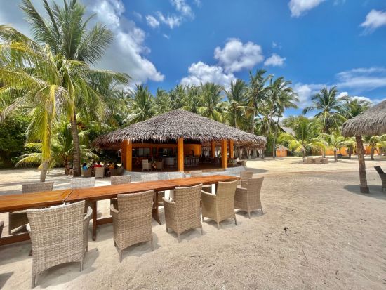 Coco Grove Beach Resort in Siquijor:  Beach Bar