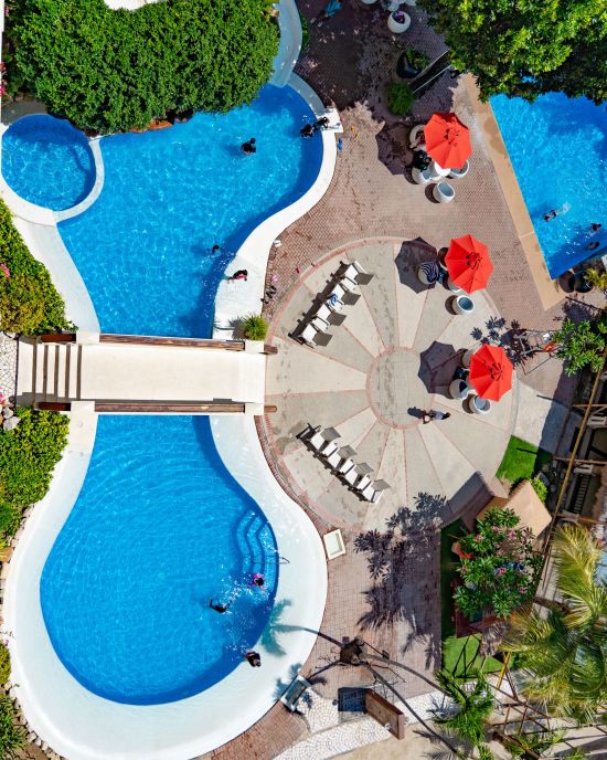 Costabella Tropical Beach Hotel in Cebu:  Pool 