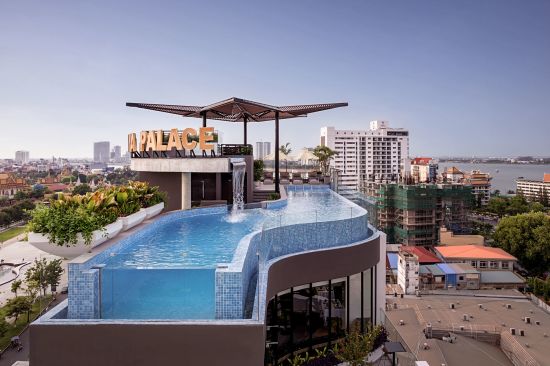 Chaiya Palace Hotel in Phnom Penh:  Joulsy Infinity Pool