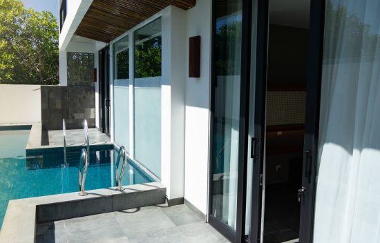 Long Set Resort à Koh Rong:  Premier Pool Access | Balcony