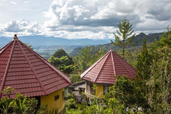 Papua - Reise in eine andere Zeit ab Jayapura: The Baliem Valley Resort | Bungalows with Baliem Valley view