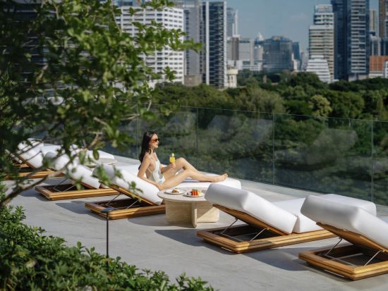 Dusit Thani Bangkok:  Sunbeds