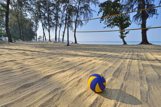 Dusit Thani Krabi Beach Resort: Beach Volleyball