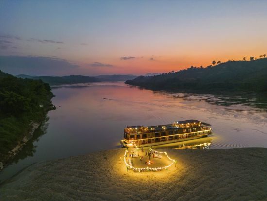 Croisière fluviale à bord de la «Mekong Star» de Chiang Rai: Evening BBQ dinner