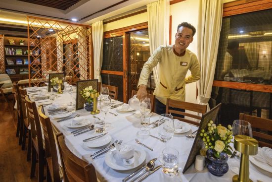 Croisière fluviale à bord de la «Mekong Star» de Chiang Rai: f&b: friendly staff
