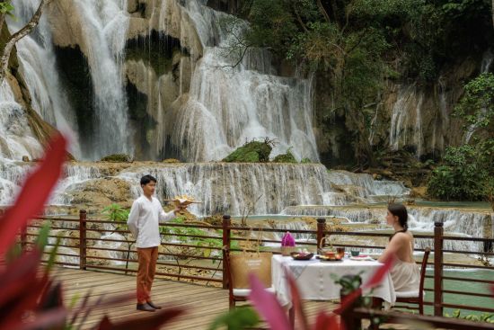 La Résidence Phou Vao in Luang Prabang: Breakfast by the Waterfall