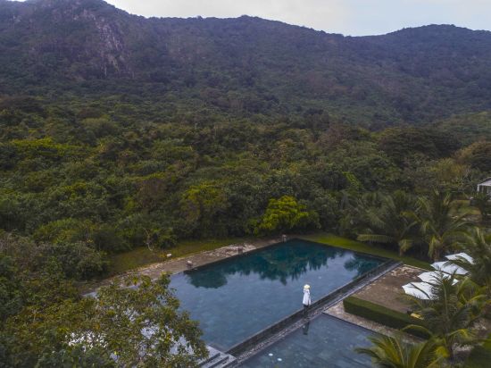 Poulo Condor Boutique Resort & Spa à Con Dao: Aerial view of swimmingpool