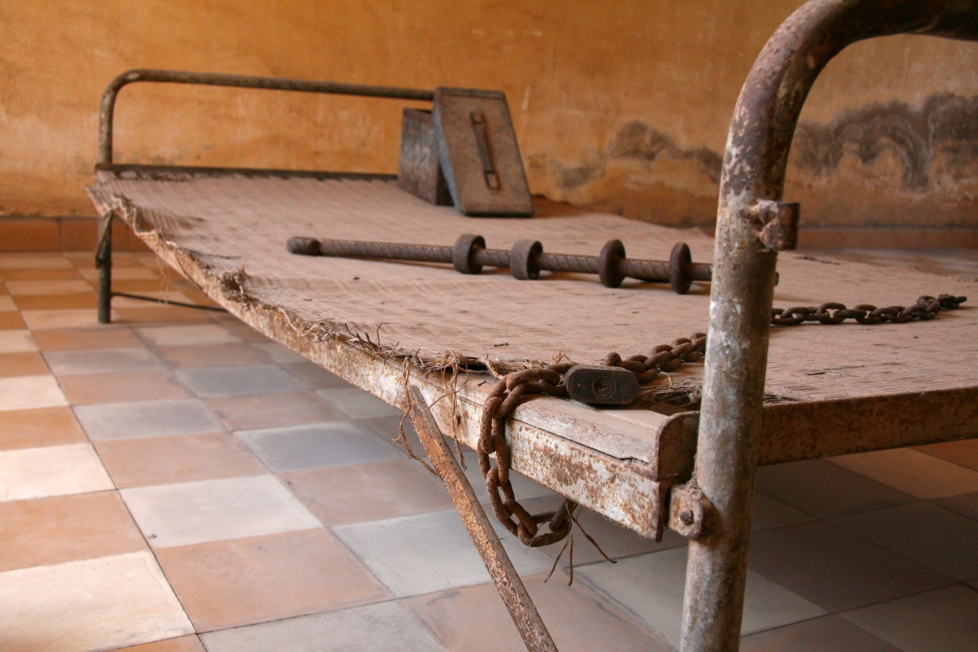 Tuol Sleng & Killing Fields in Phnom Penh: Phnom Penh Tuol Sleng