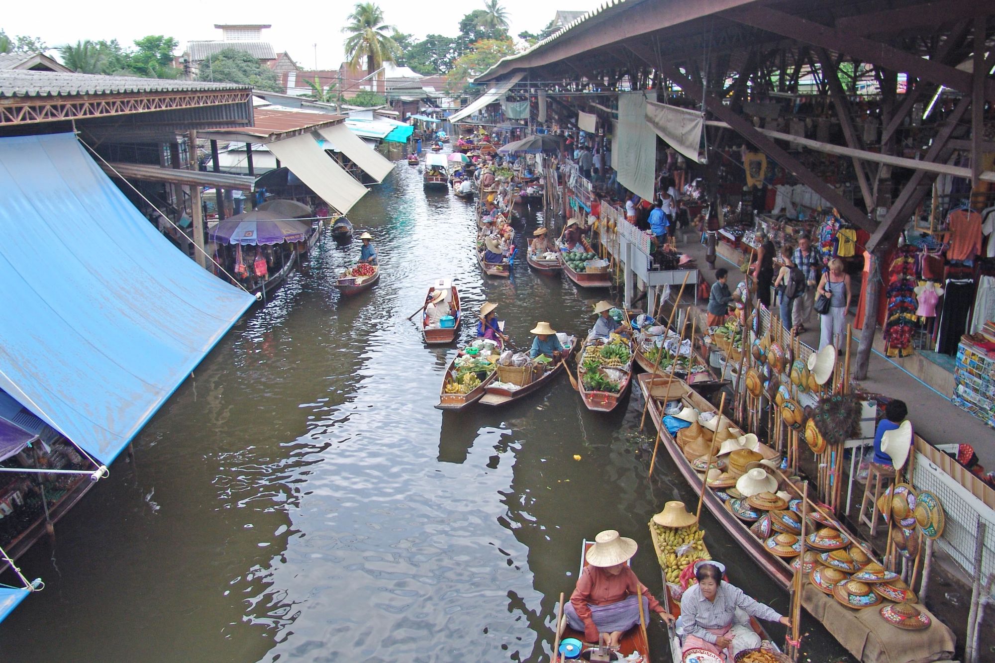 Railway- & Schwimmender Markt mit typischem Dorfleben in Bangkok: Damnoen Saduak Floating Market