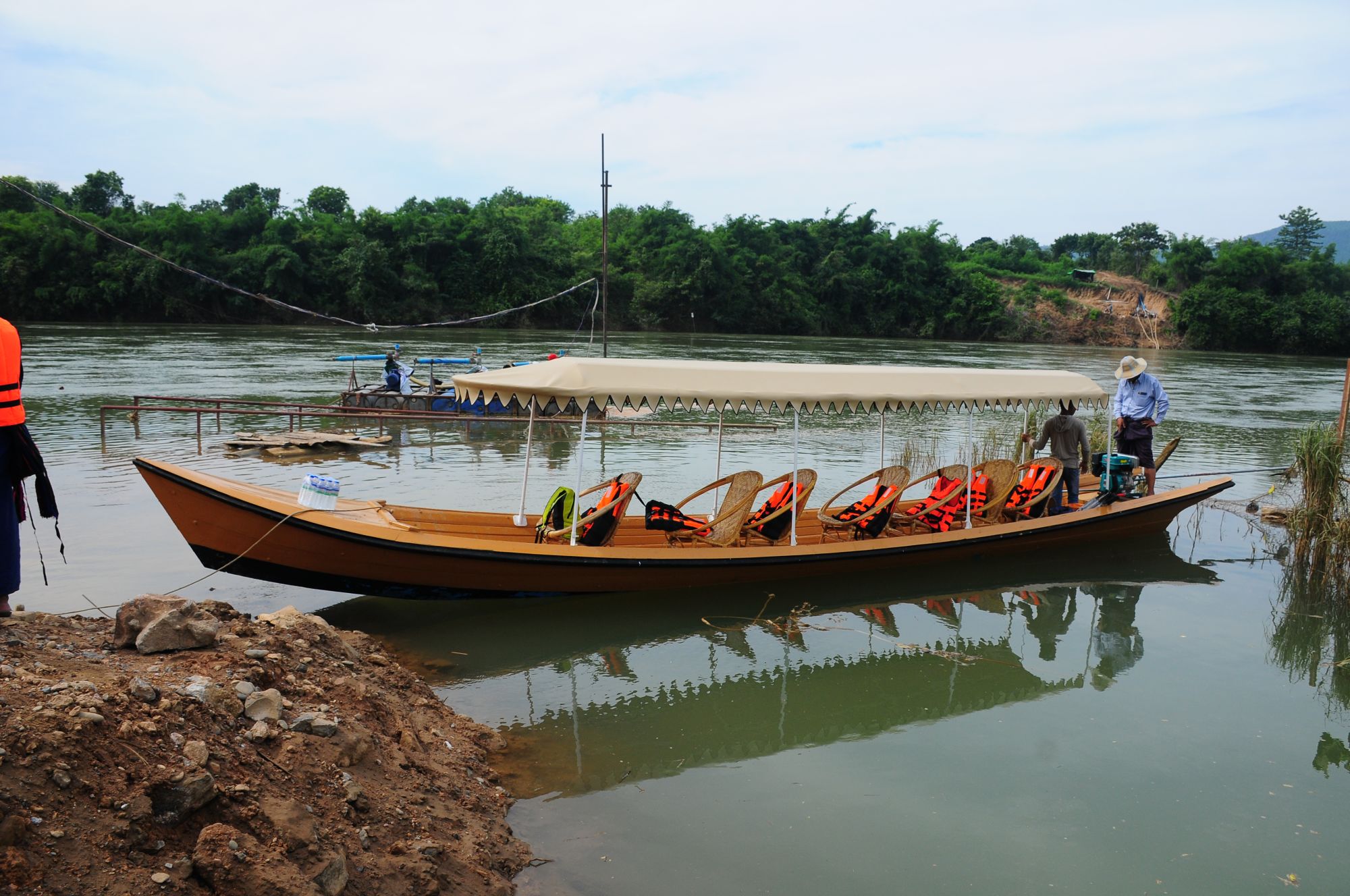 Vie authentique le long de la rivière Dohtawaddy à Mandalay: Dohtawaddy River sightseeing boat