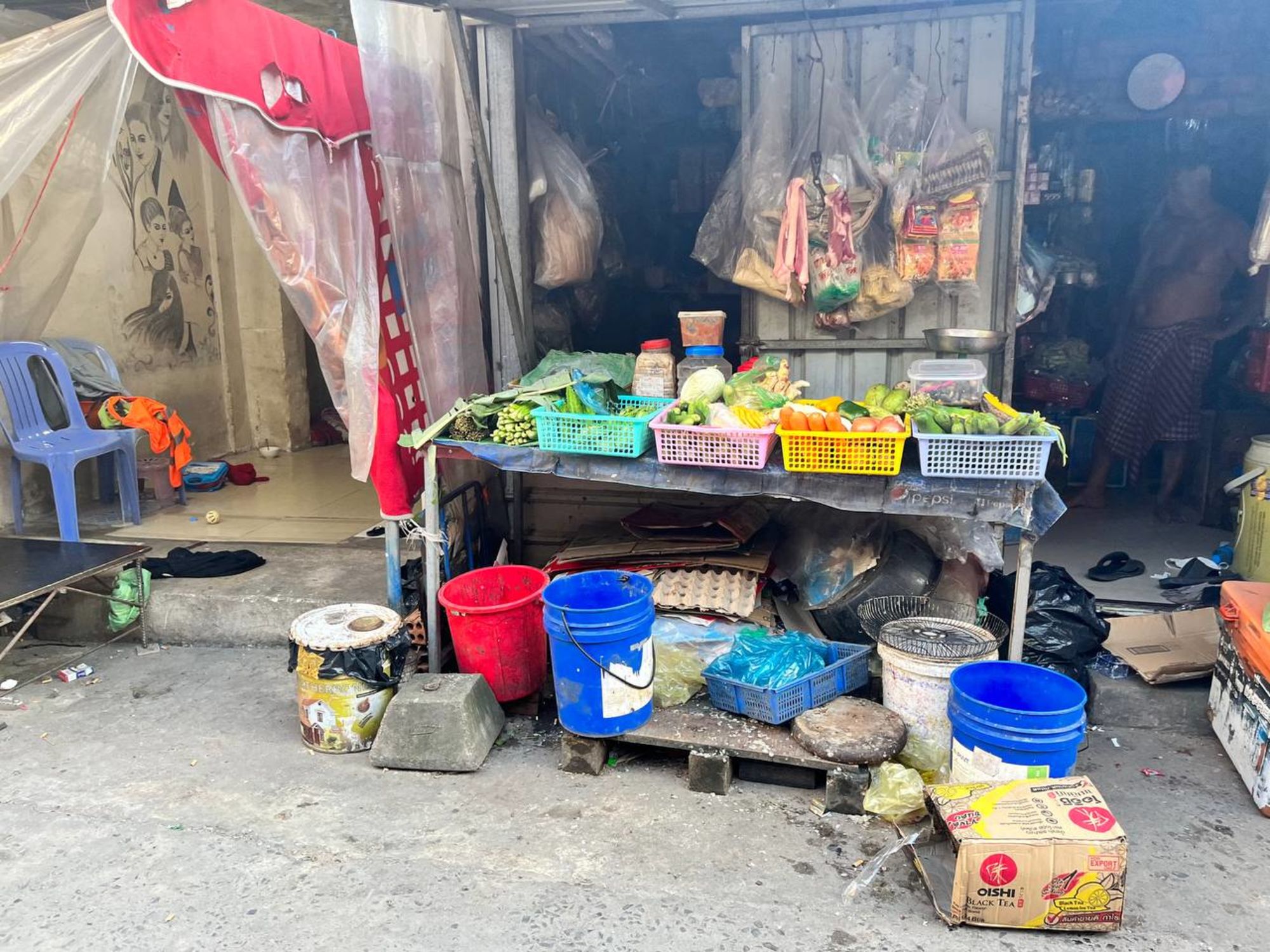 Kontrastreiches Phnom Penh: Veggie stand