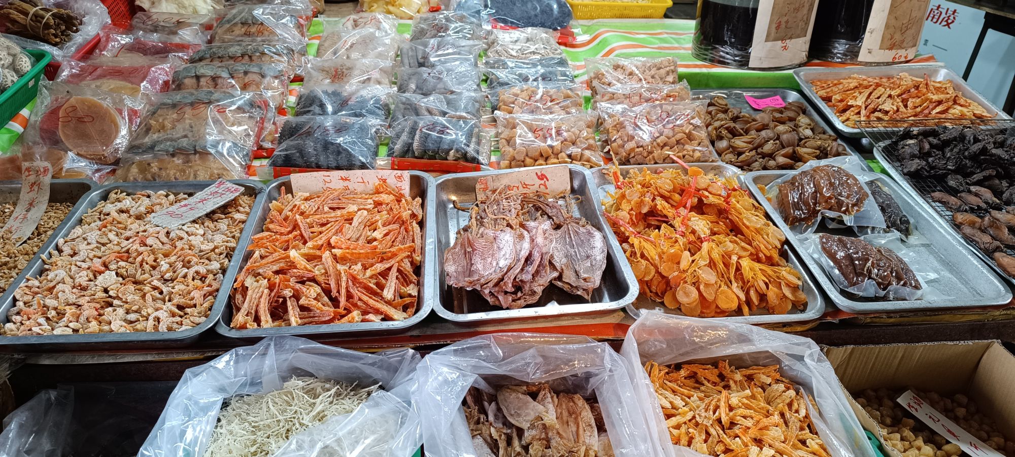 «New Territories» authentiques à Hong Kong: Dried fish on a market