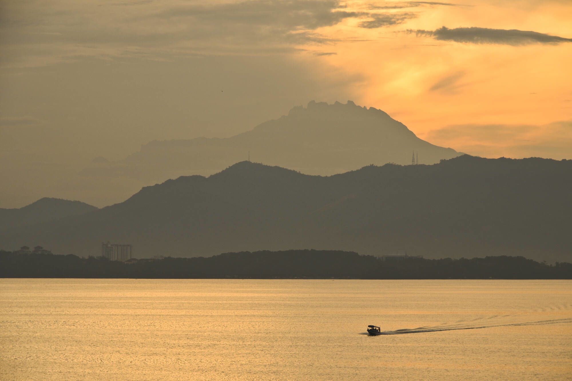 Gaya Island Resort in Kota Kinabalu: Mount Kinabalu view