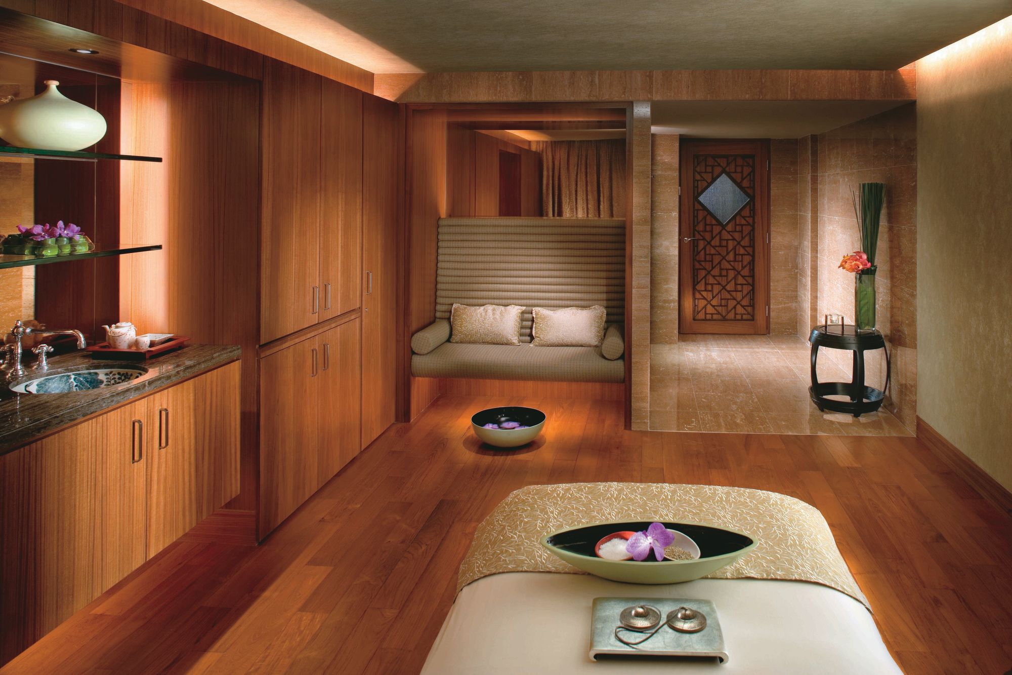 Mandarin Oriental in Hong Kong: The Mandarin Spa Treatment Room