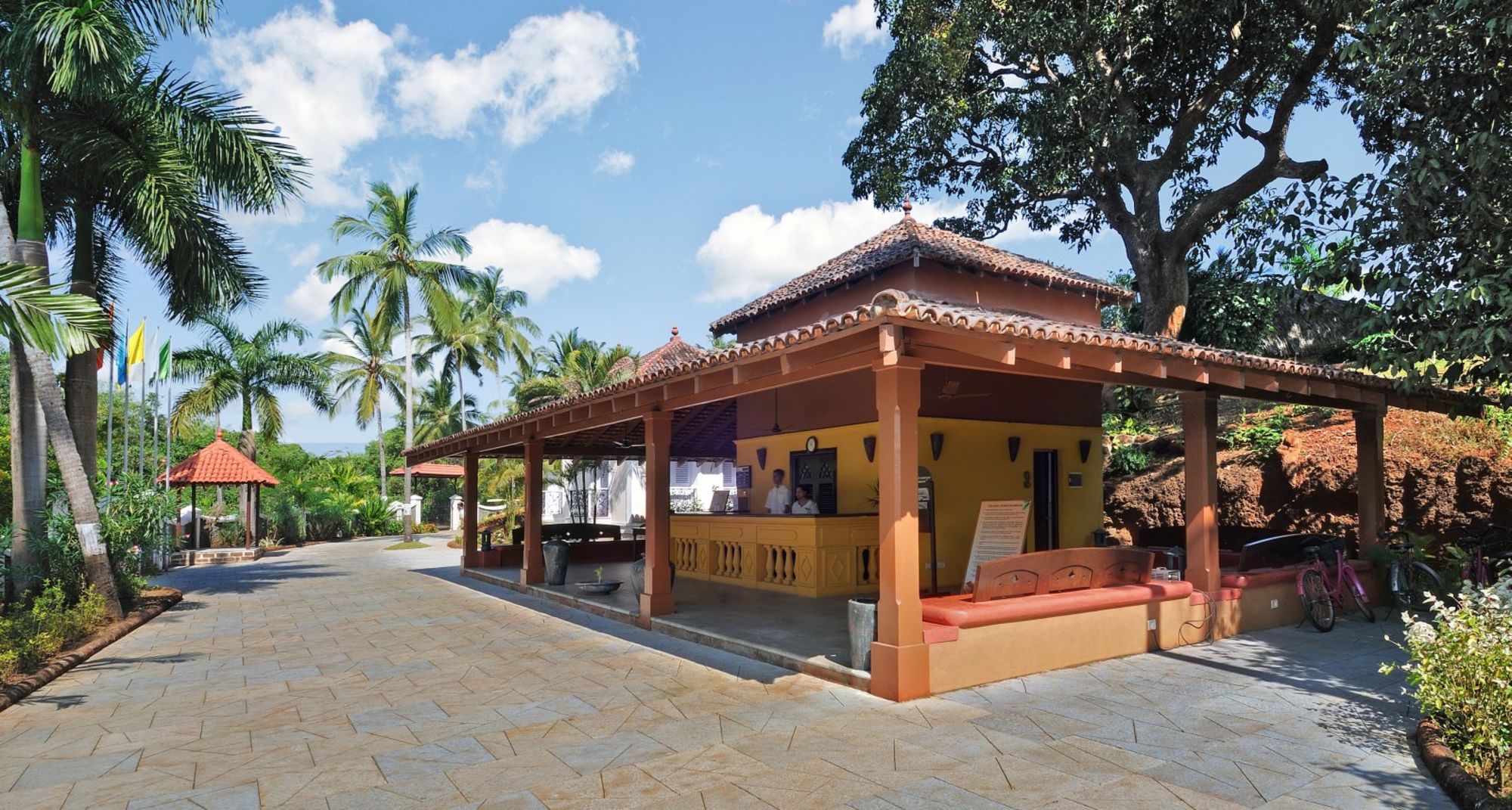 Mercure Goa Devaaya Retreat:  Lobby area