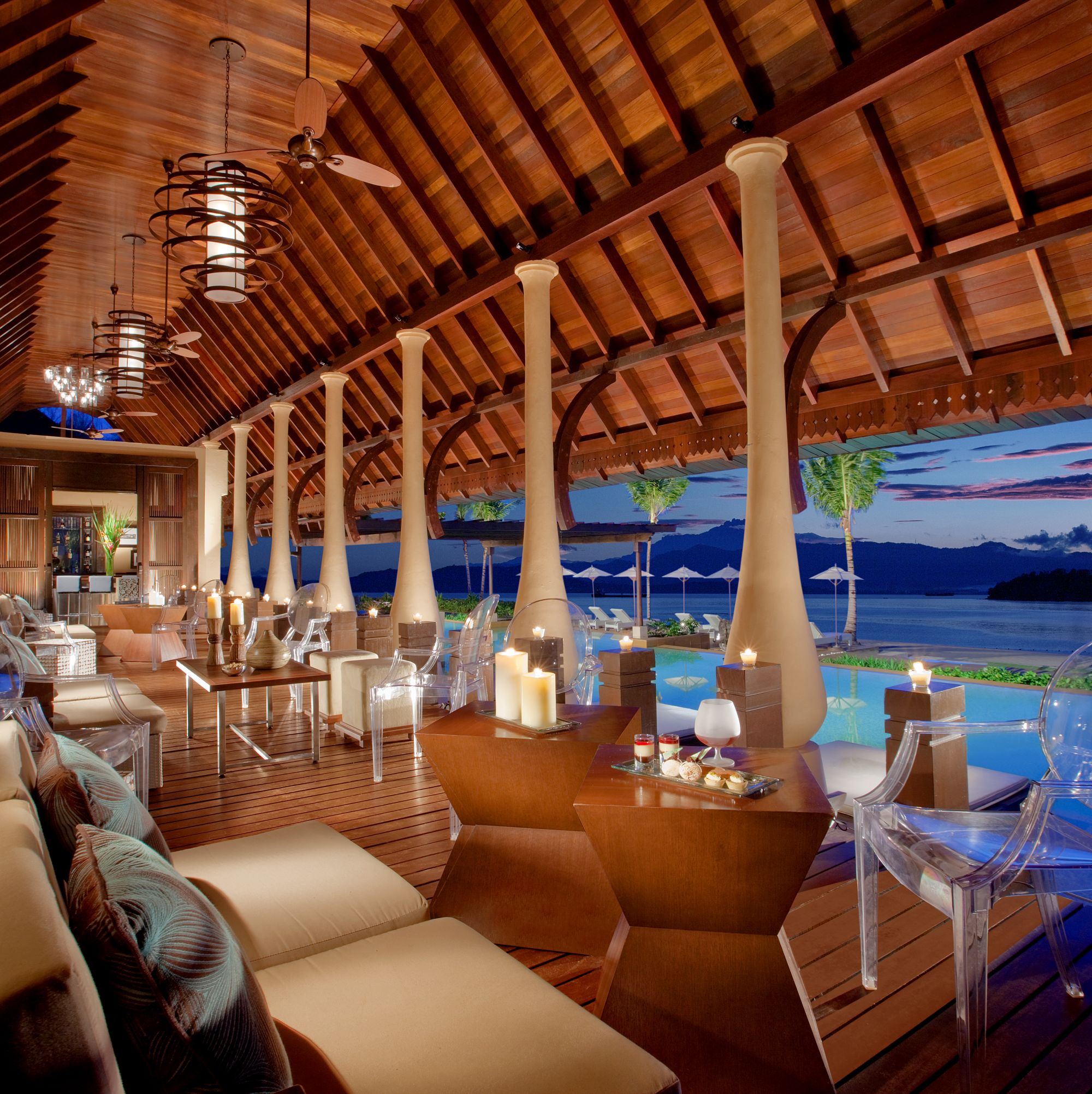 Gaya Island Resort in Kota Kinabalu: Pool Bar Lounge