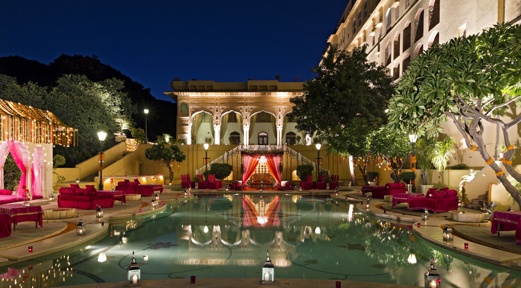 Samode Palace in Jaipur: Pool at night