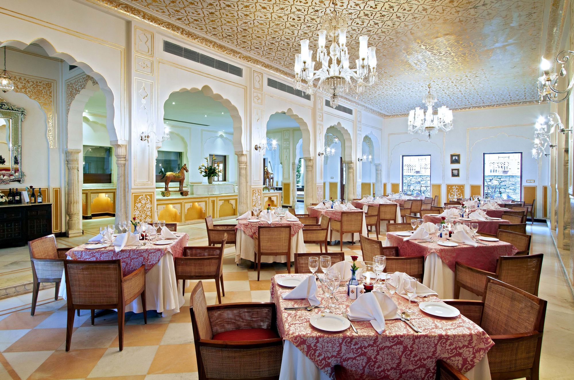 Samode Palace in Jaipur: Dining hall