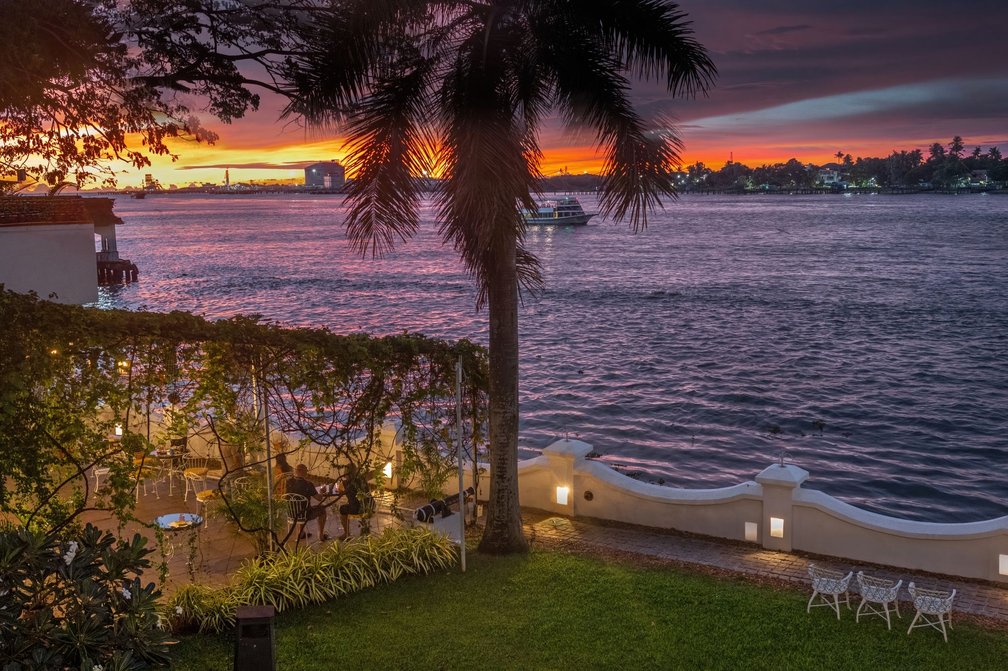 Brunton Boatyard in Kochi: Terrace at sunset
