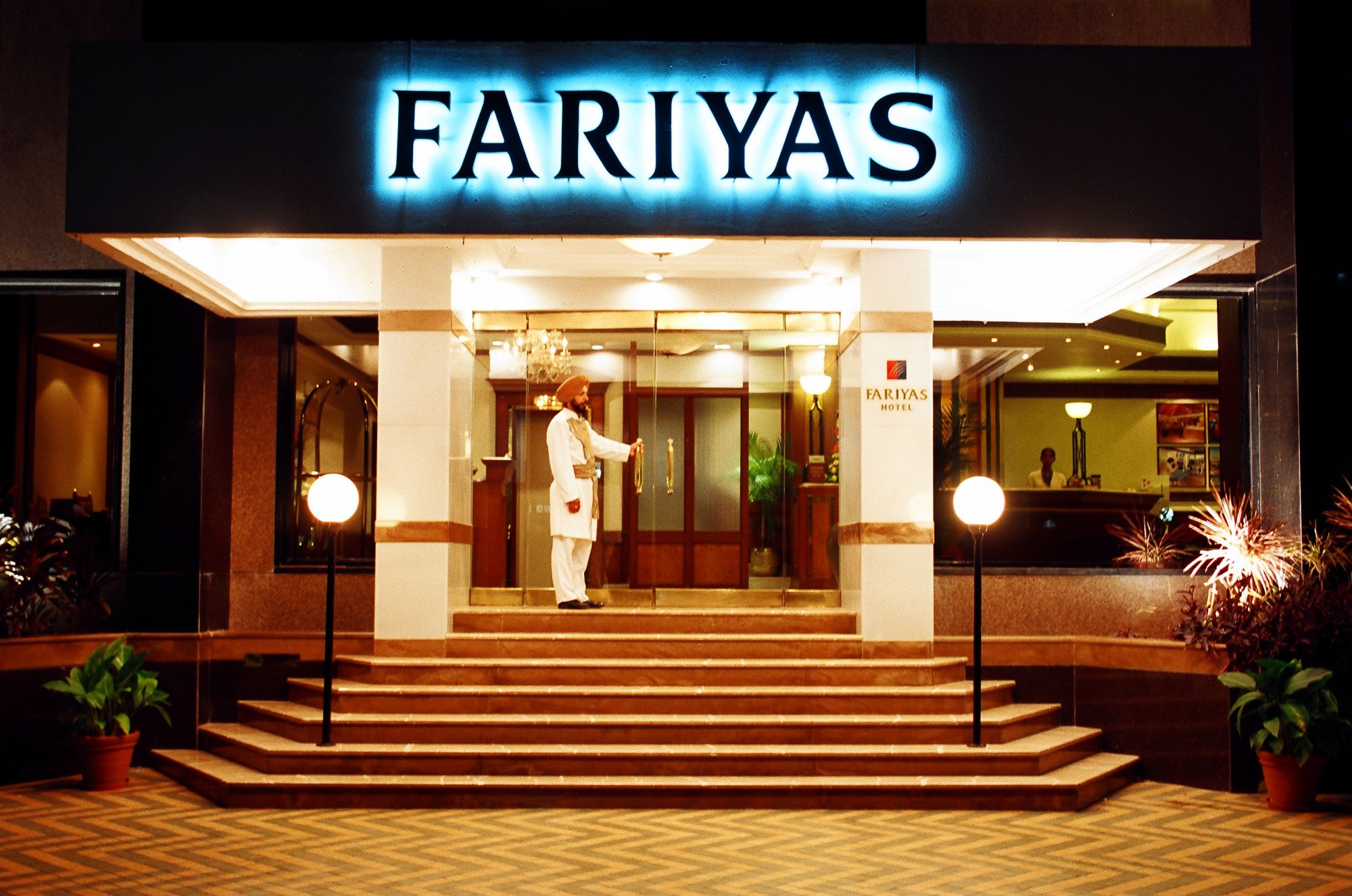 Fariyas in Mumbai: Entrance