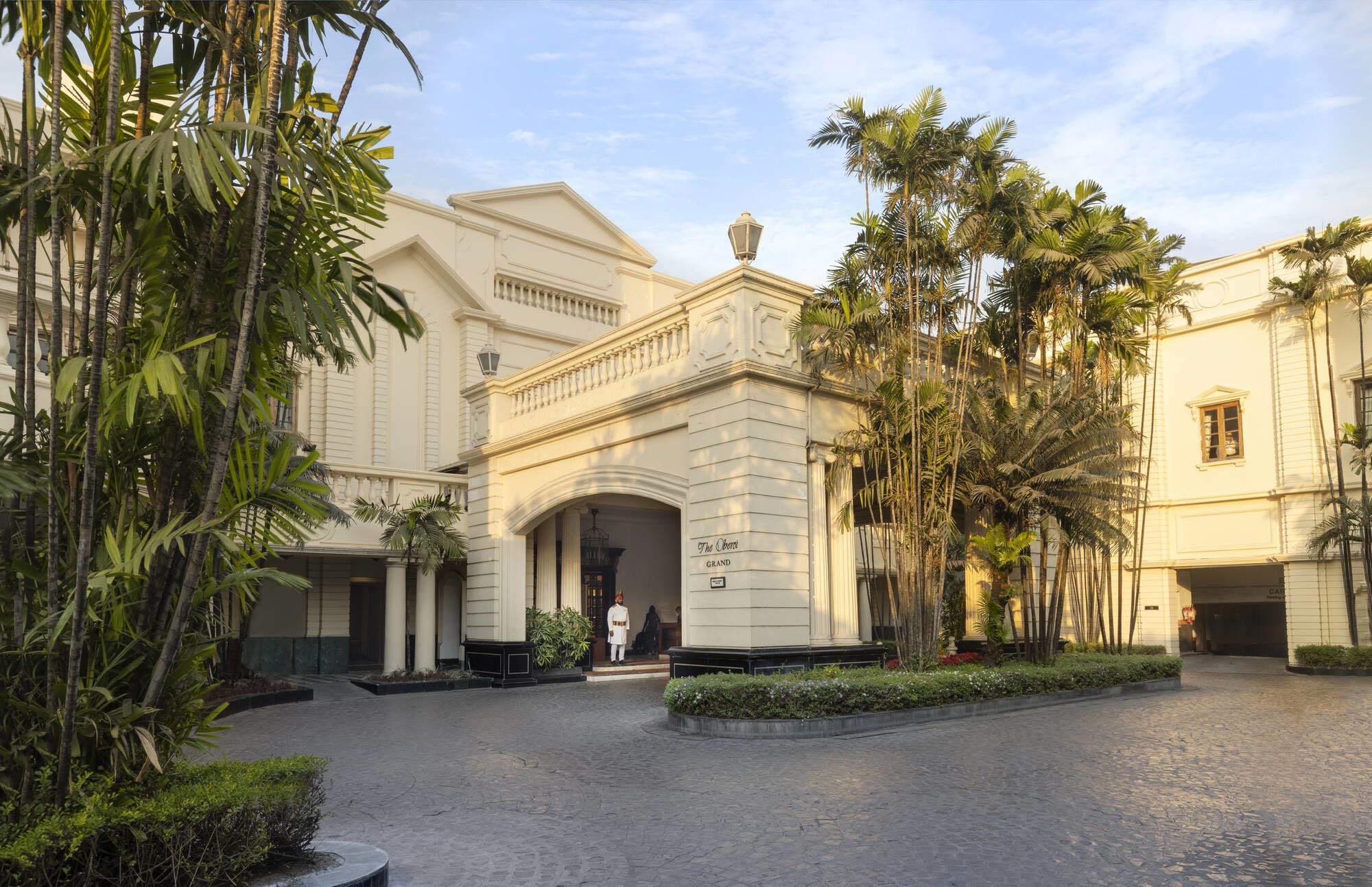 The Oberoi Grand in Kolkata: Entrance
