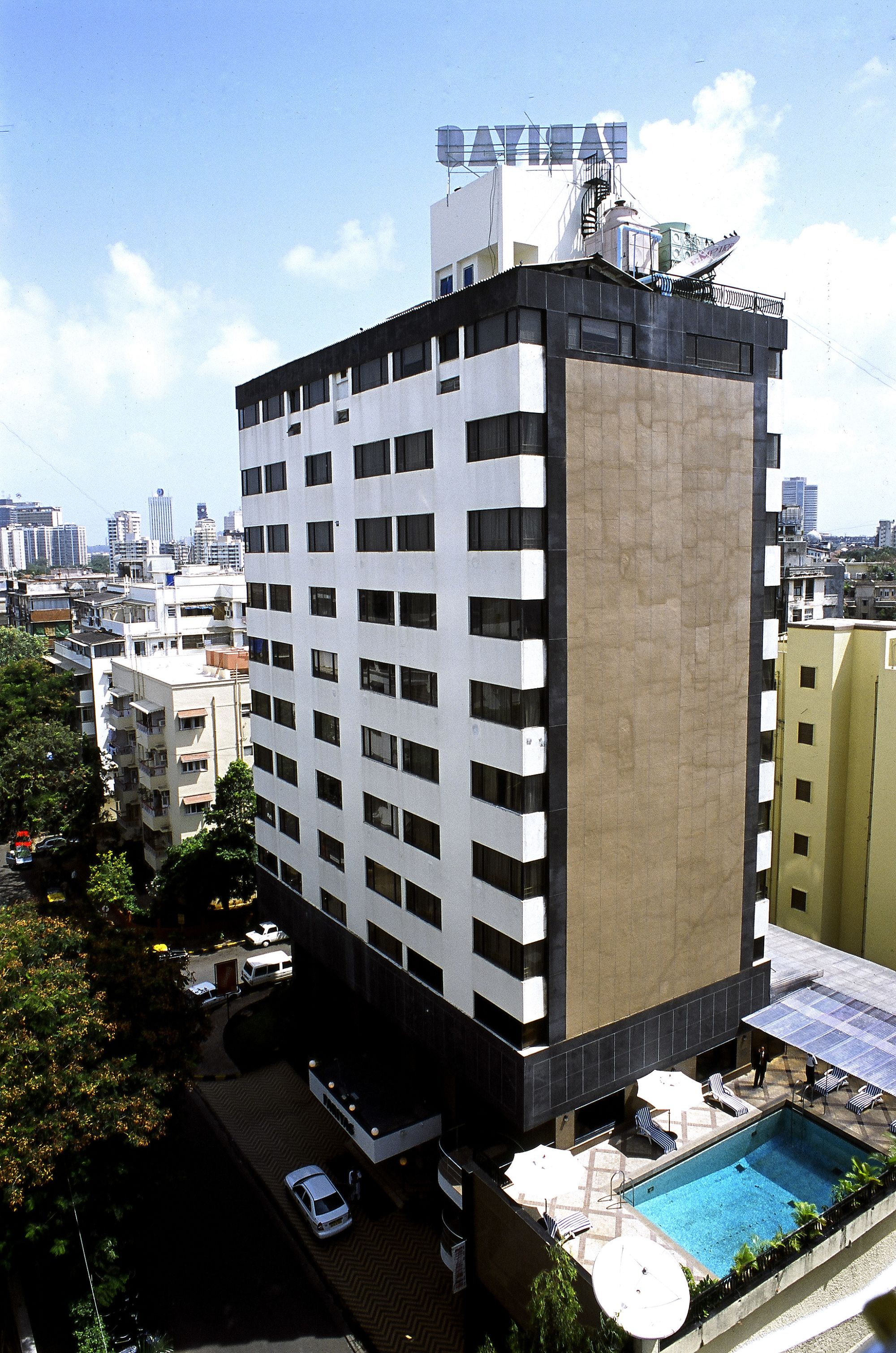 Fariyas in Mumbai: Building Exterior