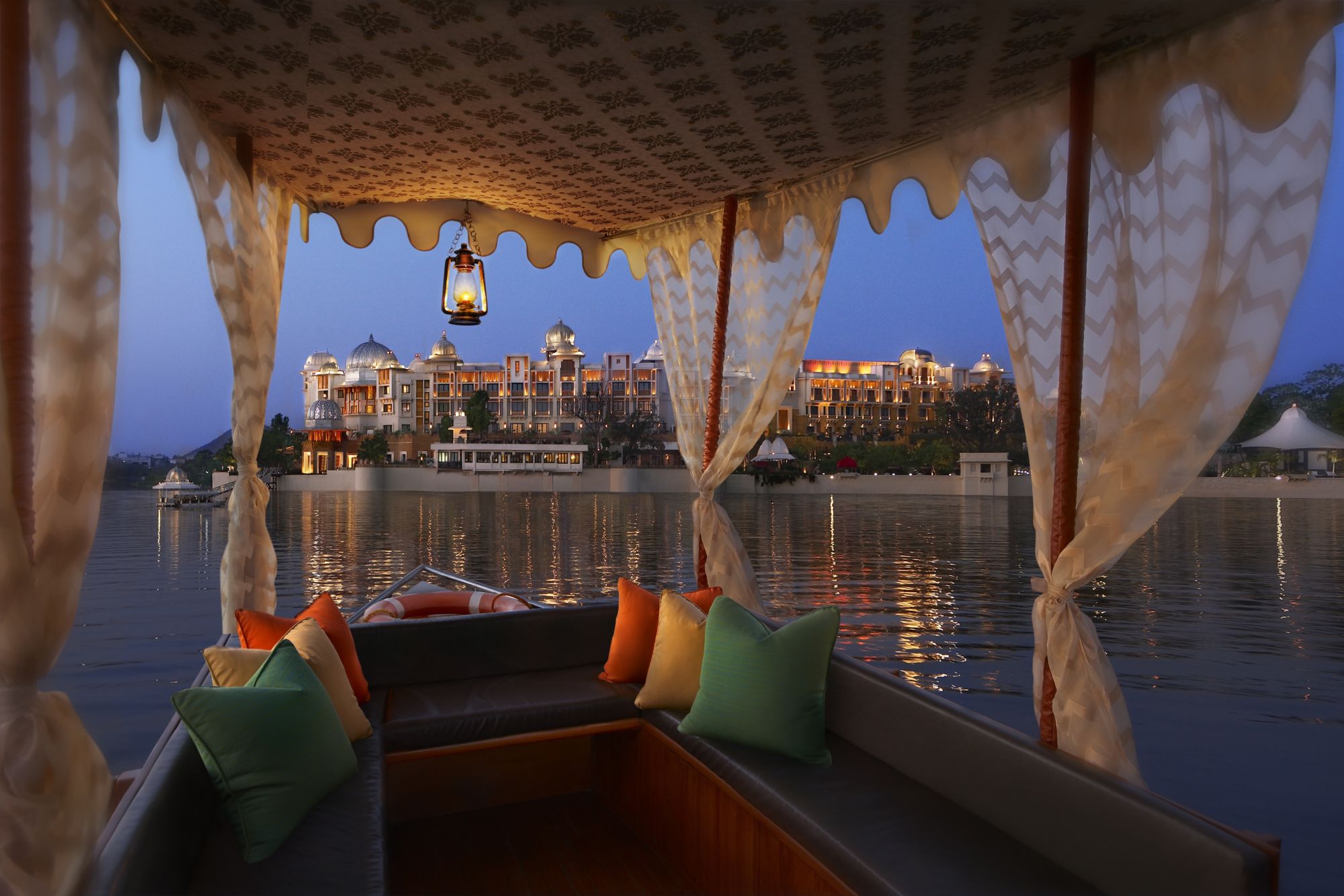 The Leela Palace in Udaipur: View from the boat on the lake
