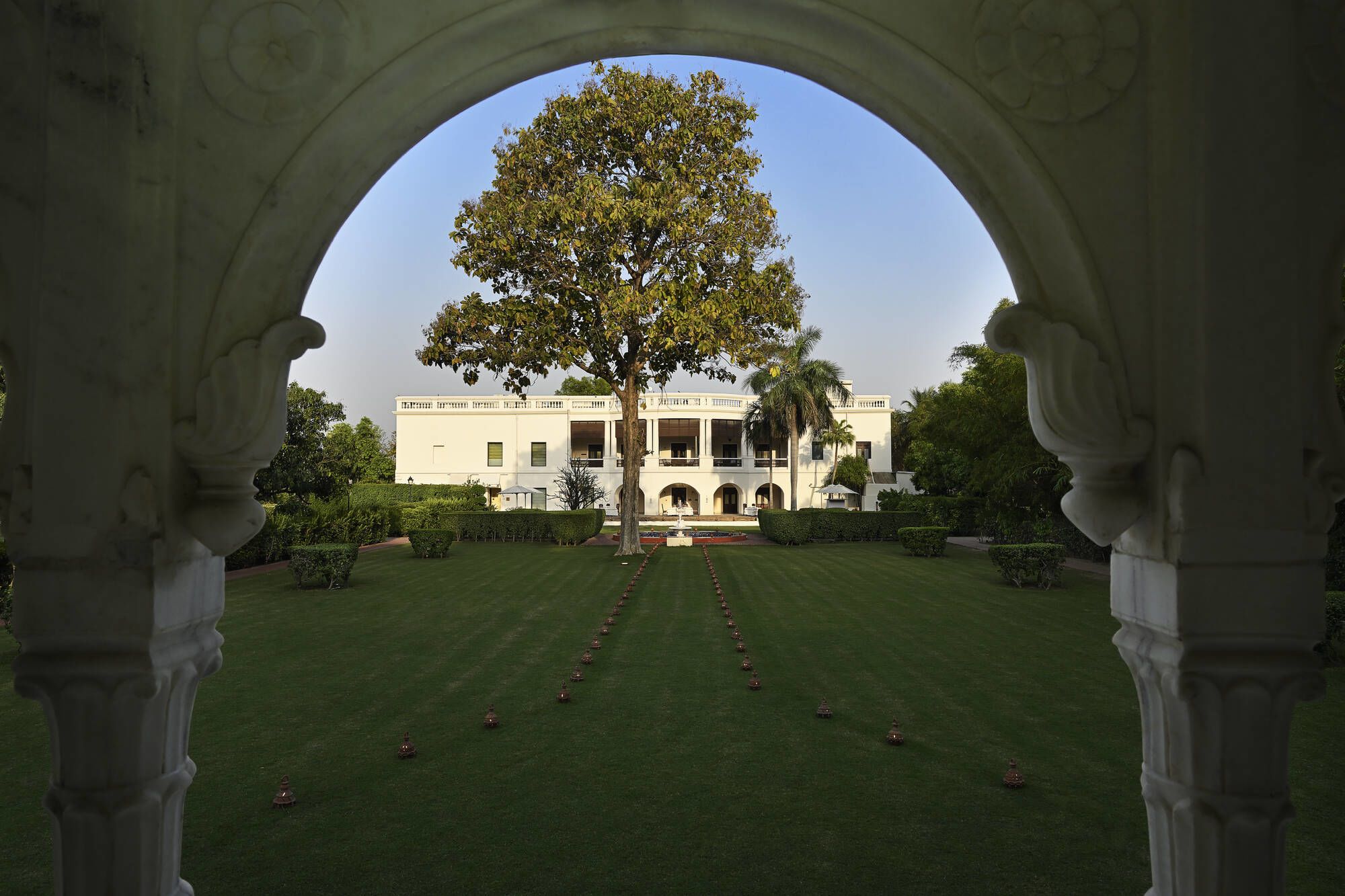 Taj Nadesar Palace à Varanasi: Facade & garden