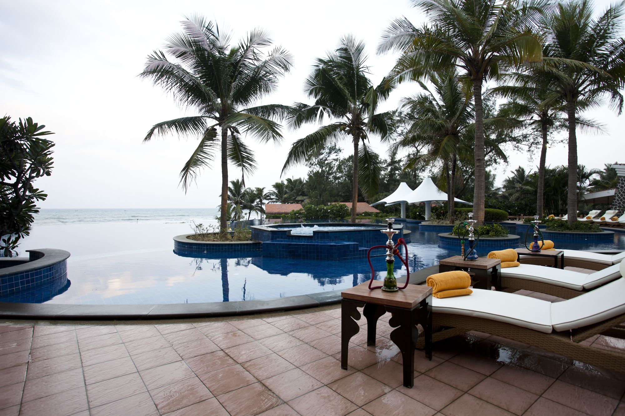 Radisson Blu Resort, Temple Bay Mamallapuram à Mahabalipuram: Infinity Pool Late Evening
