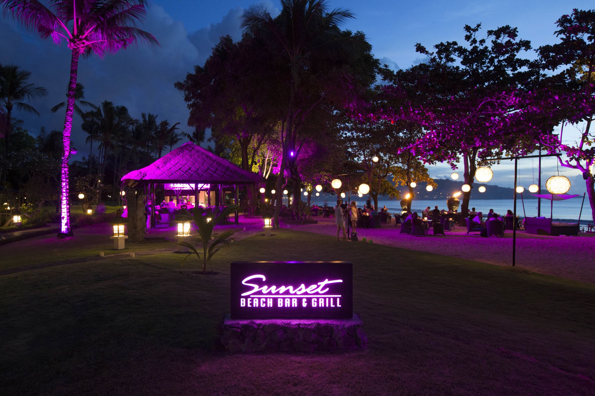 InterContinental Bali Resort in Südbali: beach: f&b: Sunset Beach Bar & Grill - Night Time