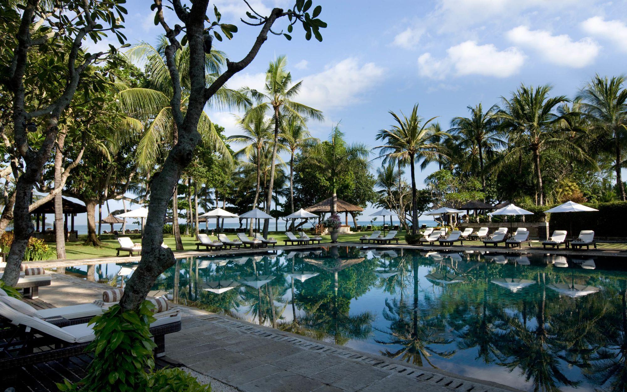 InterContinental Bali Resort in Südbali: Club Pool with Beach Front View
